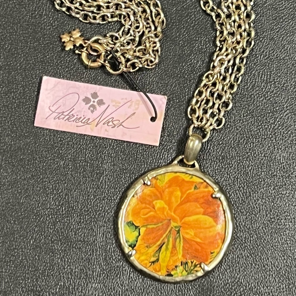 NWT Patricia Nash Nicolina Leather Floral Inset Women's Pendant Gold Necklace